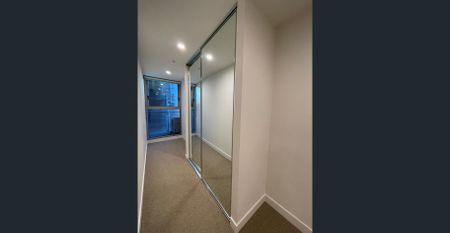 1 bedroom modern apartment in the heart of it all. - Photo 2