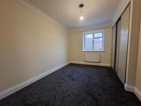 4 bedroom detached house to rent - Photo 4