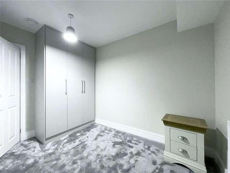 Gunnersbury Lane, Acton, London, W3 - Photo 2