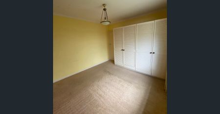 Excellent location - Photo 5