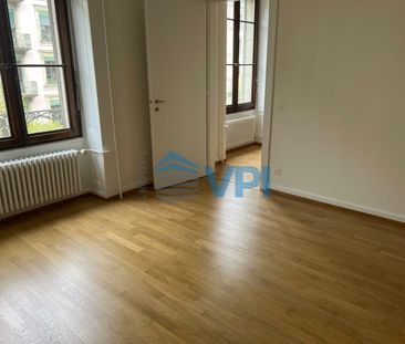 In the heart of Les Bastions, magnificent 3-room apartment on 2nd floo - Photo 2