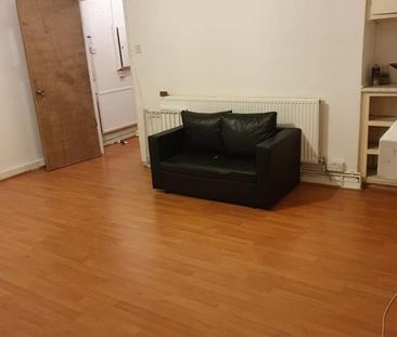 4 Bed Maisonette, Wilding House, E9 - Photo 6