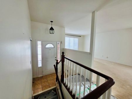 For Lease - 12 Revelstoke Court Unit# Upper, Barrie, Ontario - Photo 2