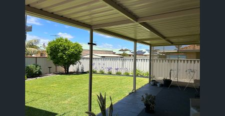 LOW MAINTENANCE 3X2 - Photo 3