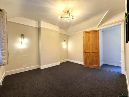 3 bedroom semi-detached house to rent - Photo 5