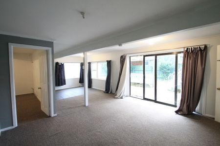 2 Bedrooms on Te Atatu Rd - Photo 4