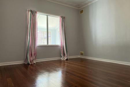 GORGEOUS HOME - Photo 2