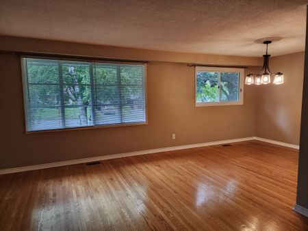 For Lease - 612 Dundee Avenue, Oshawa, Ontario - Photo 5