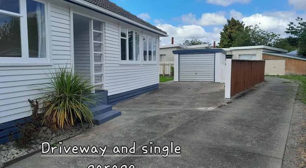 Newly decorated 4BR Home in popular Trentham - Photo 1