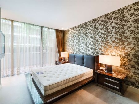 This is a wonderful "Garden Apartment" located in a landmark development in Knightsbridge. The development offers a 24 hour security team, concierge and residents pool and gym complex. - Photo 3