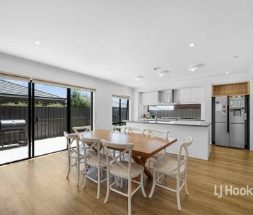 8 Gosfield Drive, Werribee VIC, Belconnen - Photo 5