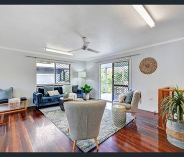 A charming 2-level Home – Great Location - Photo 5