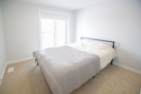 For Lease - 43 ZOISITE Private, Barrhaven, Ontario - Photo 4