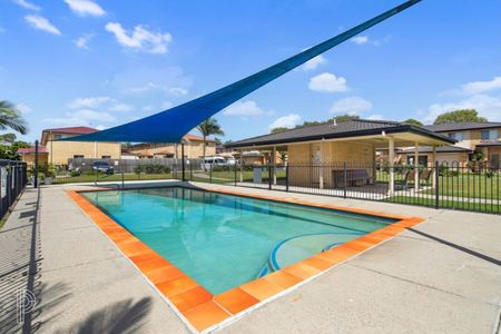 Modern Coastal Townhouse Offering Space & Lifestyle - Updated with Aircon throughout & New Flooring. - Photo 4