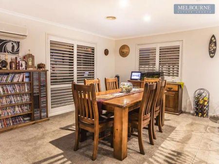 “Family Home in Fairways Estate!” - Photo 3