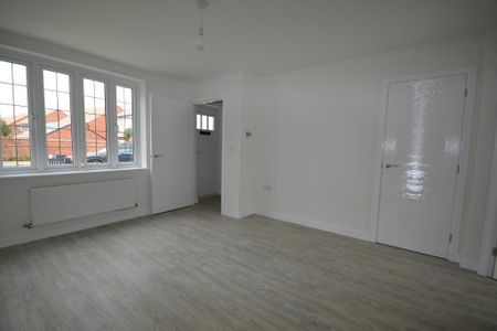 3 bedroom semi-detached house to rent - Photo 2
