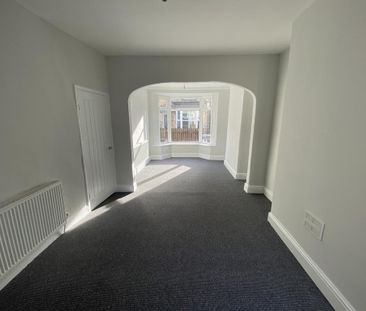 2 bedroom end of terrace house to rent - Photo 2