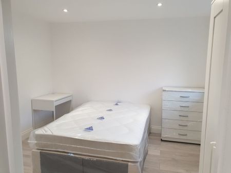 5 bedroom Property to rent - Photo 5