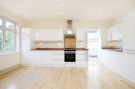 3 bedroom flat to rent - Photo 5