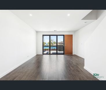8 Rockhampton Lane, Port Adelaide, SA 5015 - Photo 2