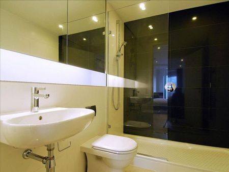 3 bedroom flat to rent - Photo 2