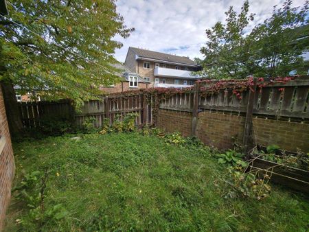 3 bedroom end of terrace house to rent - Photo 5