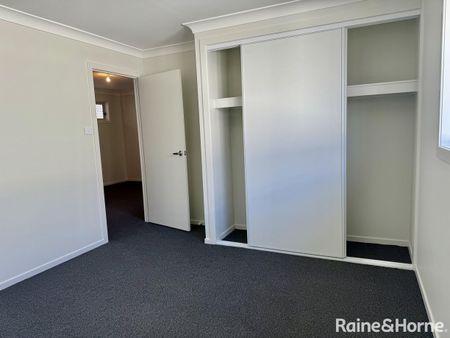 Upgraded near new 5 Bedroom house for rent - Photo 4