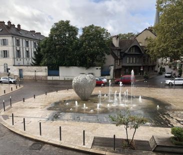 Libre le ..30/11/2025 Mt Loyer :442,6 Mt des charges :128,12 - Photo 1