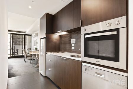 Designer Apartment with Fantastic Views in the Heart of South Yarra - Photo 3