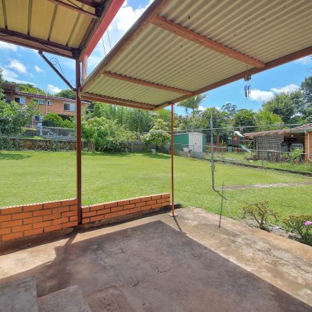 THREE BEDROOM FAMILY HOME - AIR-CONDITIONING - CONVENIENT LOCATION - Photo 2