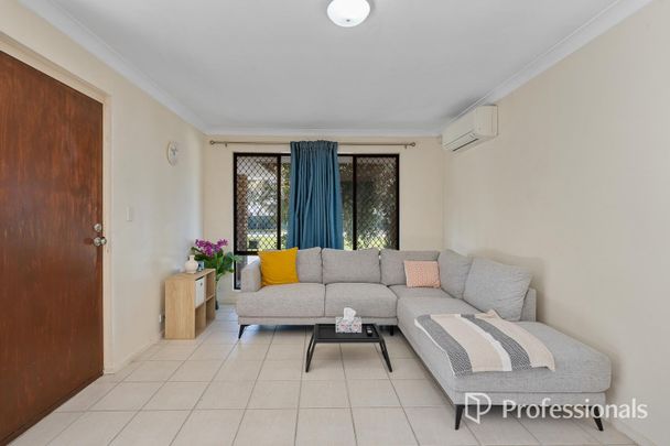 Well located villa offering everyday convenience!!! - Photo 1