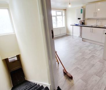 3 bed flat to rent in Clayton Road, Hayes, UB3 - Photo 6