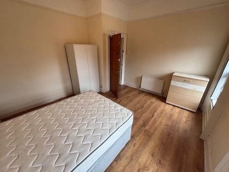Great 8 Bedroom Apartment, 37 Cromwell Road, Botanic, Belfast, BT7 1JX - Photo 5