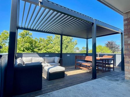 Modern and Elevated 3BR Glenview Home - Photo 5