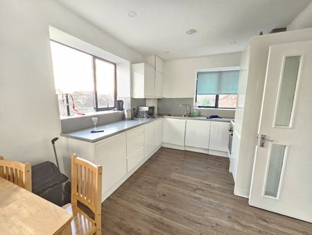 1 Bed Flat, Butchers Road, E16 - Photo 3