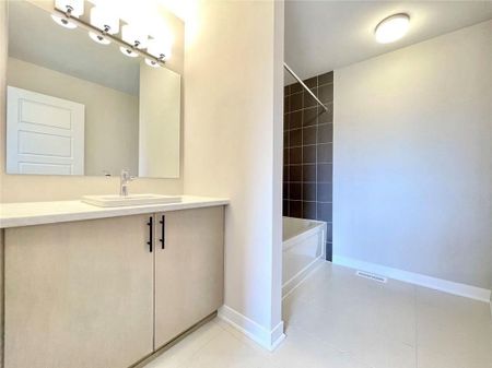 For Lease - 318 Canadensis Lane, Barrhaven, Ontario - Photo 3