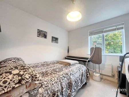 Truesdales, Ickenham, UB10 - Photo 5