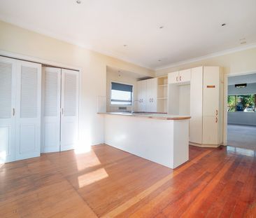 3 Bedroom Brick & Tile Home in Central Papatoetoe - Photo 5