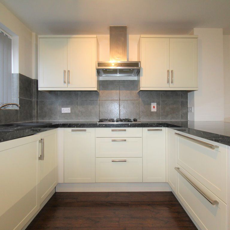 Ayton Gardens, Chilwell, Nottingham, NG9 6NQ - Photo 1