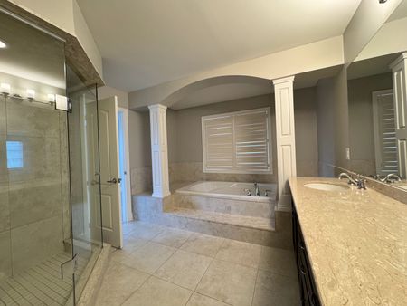 For Lease - 2294 Wuthering Heights Way, Oakville, Ontario - Photo 4