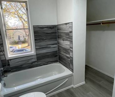 1115 Ave C North - 1 Bed, 1 Bath - Photo 3