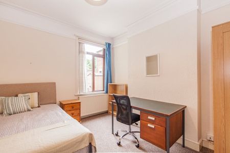 Cowley Road, East Oxford - Photo 2