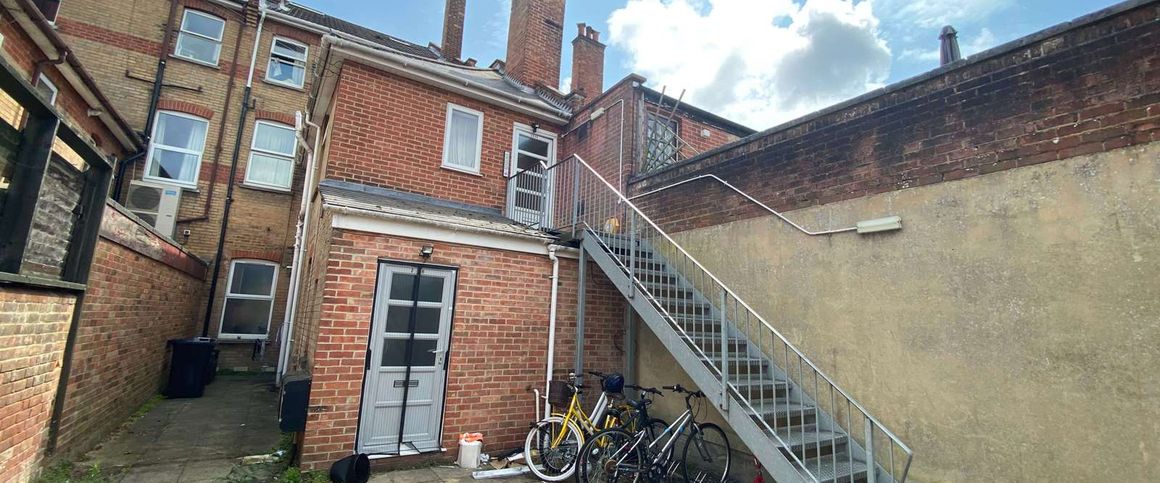 Wimborne Road Room 1 - Photo 1