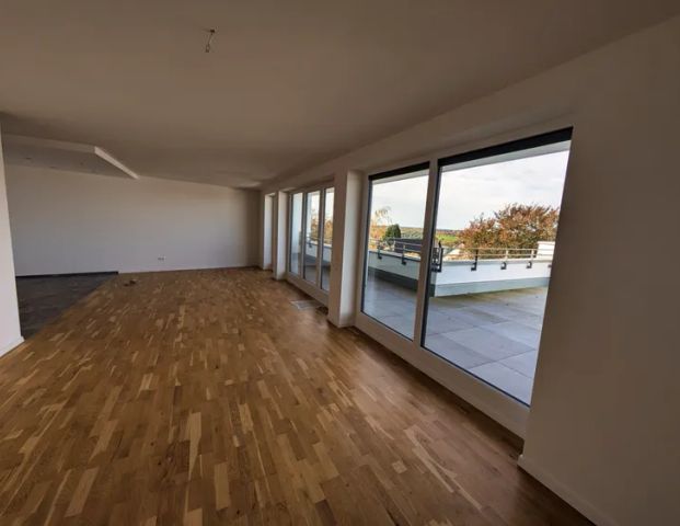 Mit dem Aufzug ins Penthouse...Neubau-Erstbezug mit Blick bis in die Eifel und nach Köln! - Foto 1