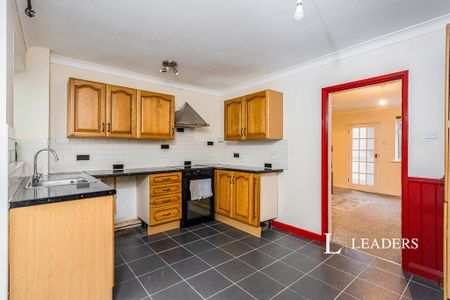 2 bedroom semi-detached house to rent - Photo 5