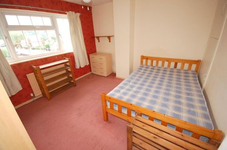 3 bedroom end of terrace house to rent - Photo 3