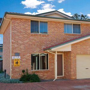 LOCATED CLOSE TO PUBLIC TRANSPORT AND SHOPS - Photo 3