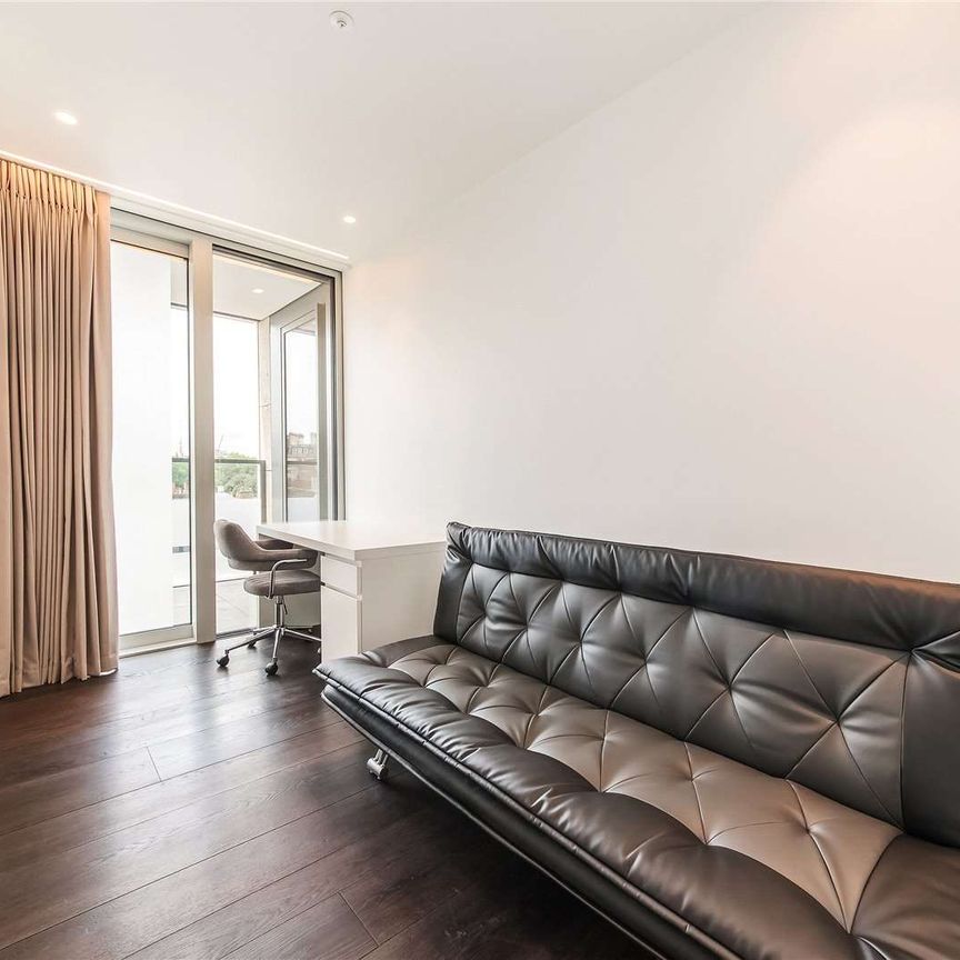 This beautiful modern 3 bedroom apartment in the highly desirable Nova building, with 24/7 concierge, parking, gym, cinema, lounge and roof terrace. - Photo 1