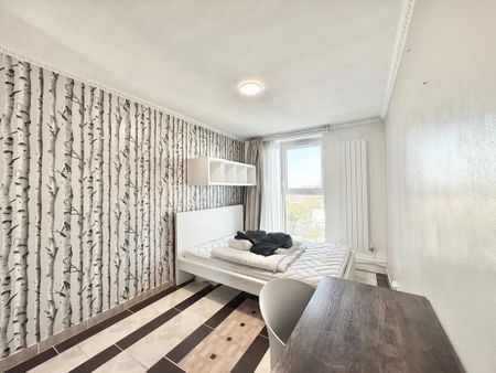 4 bedroom flat to rent - Photo 4