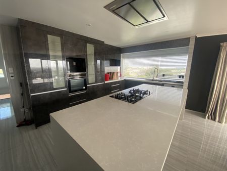 54 Redoubt Road, Goodwood Heights, Auckland - Photo 3